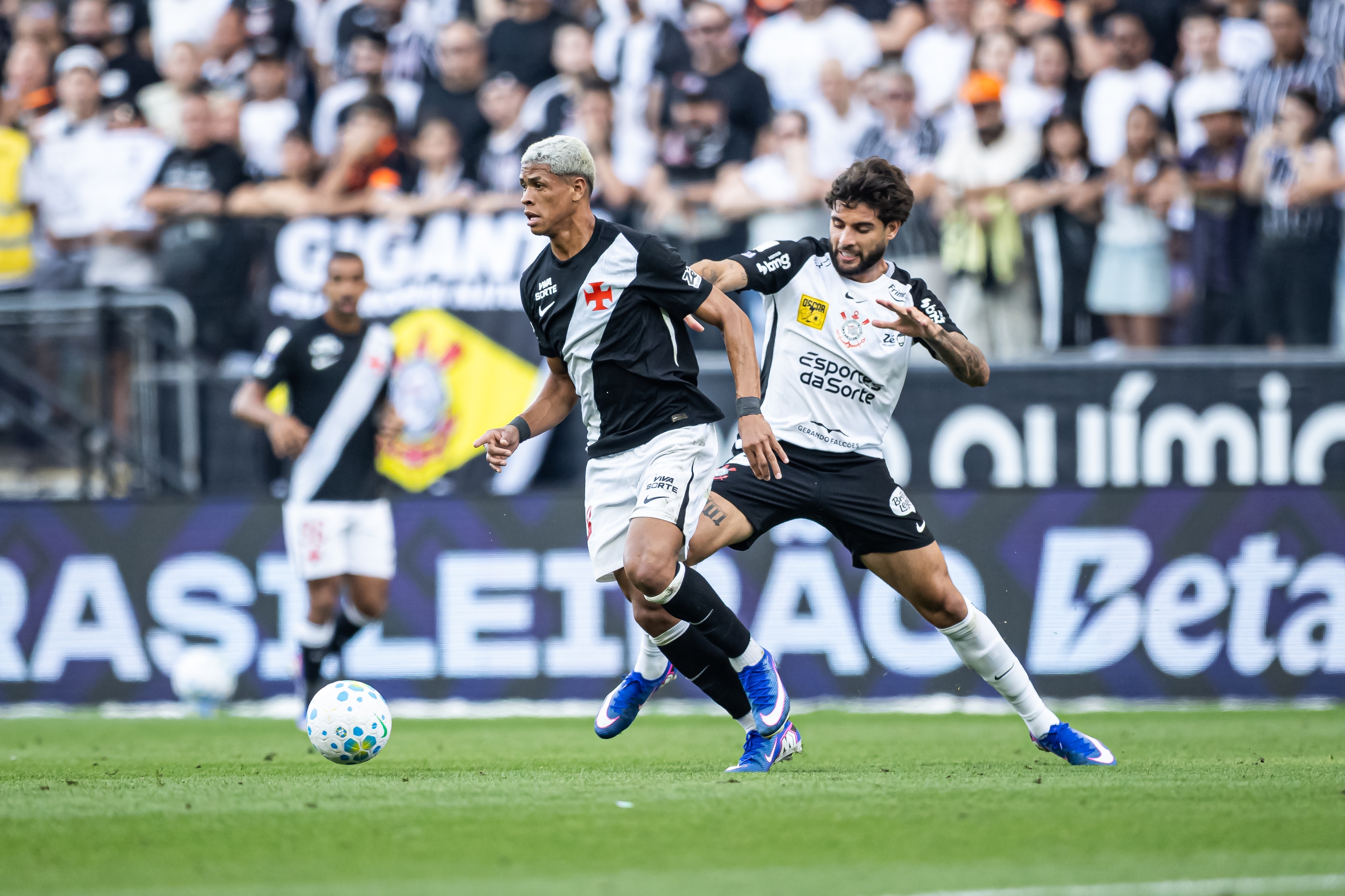 Vasco e Corinthians fazem partida decisiva contra o Z-4 do Brasileirão em estreia de Seedorf
