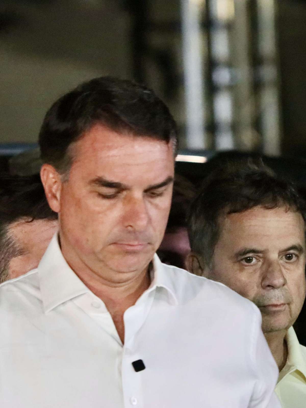Flávio teria entrado a pé na Argentina e mudado planos de voo após notícia em portal argentino, diz TV