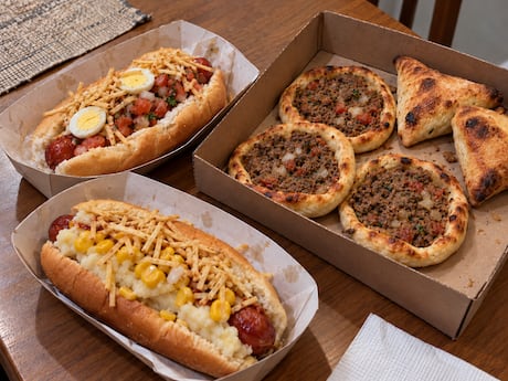 Paulistanos e cariocas escolhem cachorro-quente e esfiha no jantar