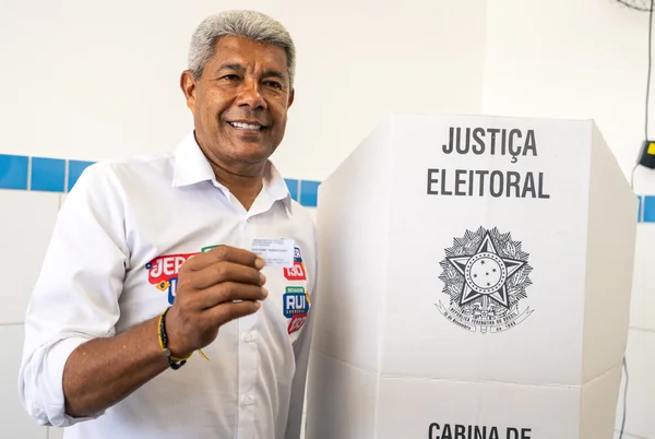 Petistas procuram presidentes de TREs por mudanças em locais de votação - destaque galeria