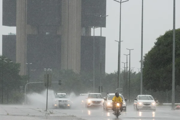 Eleições sob chuva: confira a previsão do tempo no Brasil neste domingo