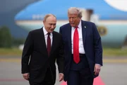 Imagem da matéria: Trump diz que Putin fornecerá diesel e prevê queda recorde nos preços