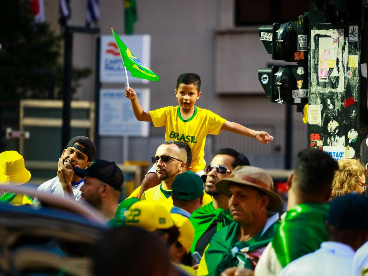 Veja fotos do ato de Flávio Bolsonaro na Av. Paulista, em São Paulo
