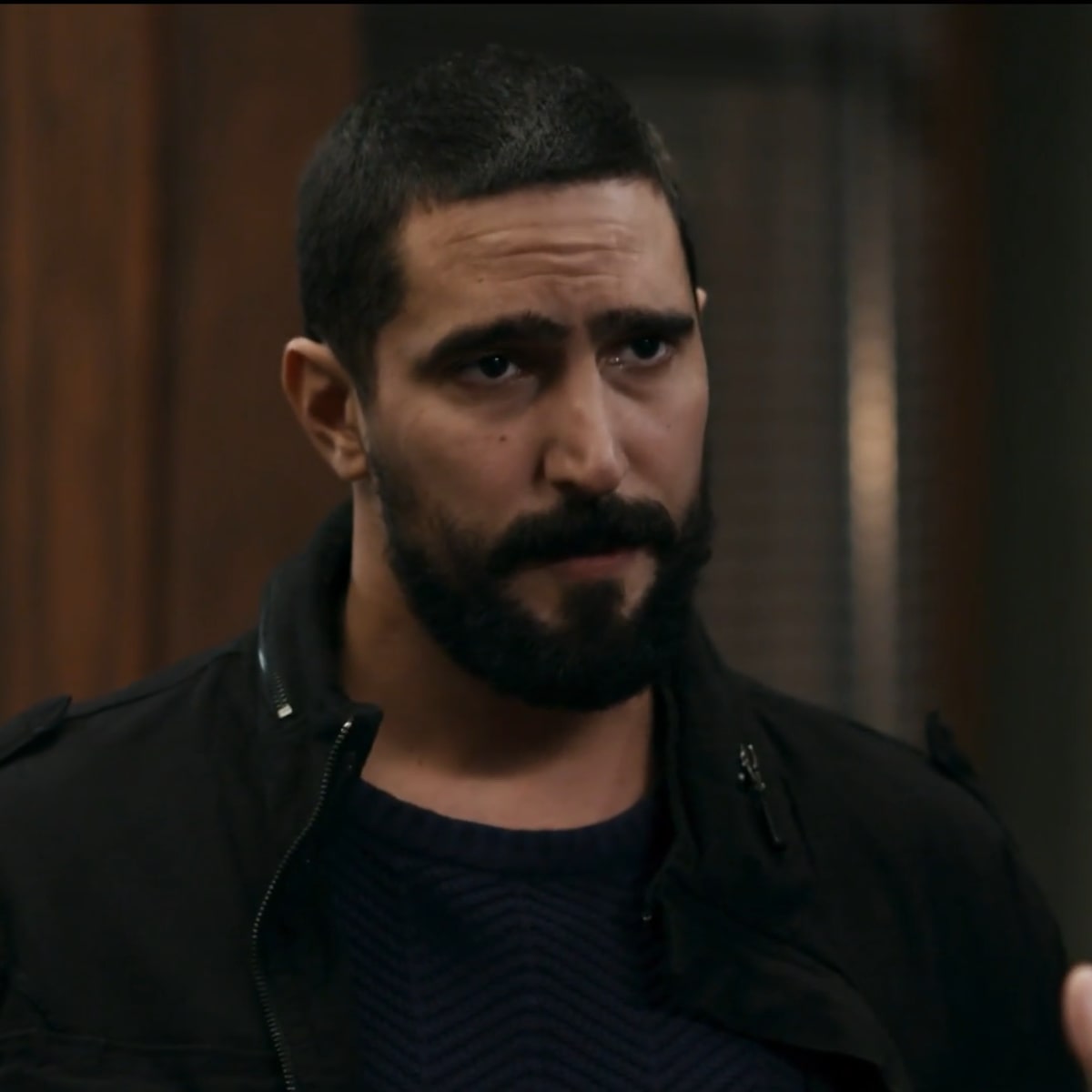 Renato Góes e Chay Suede mostram bastidores do encontro entre Heitor e Pedro em ‘Quem Ama Cuida’