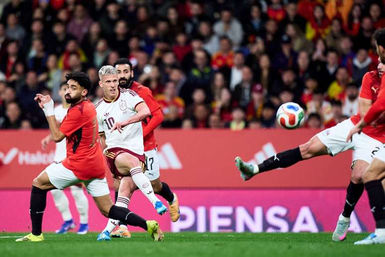 Fifa pune Espanha por cânticos xenofóbicos contra seleção do Egito